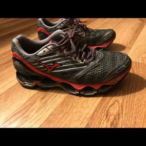 Mizuno women’s running shoes size 6.5  pink and gray. Barely worn